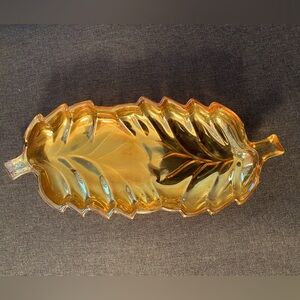 Beautiful MCM carnival glass double leaf dish (b)